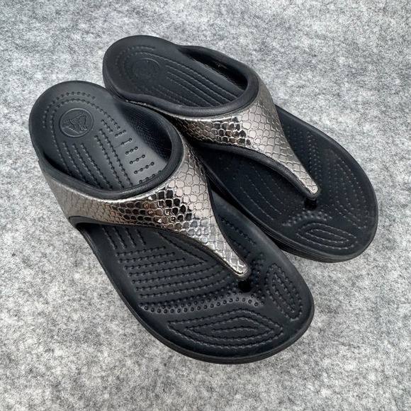 Crocs Sloane Flip Flops Sandals Wedge Black Metallic Texture Womens Size 7 Snake - Picture 1 of 9